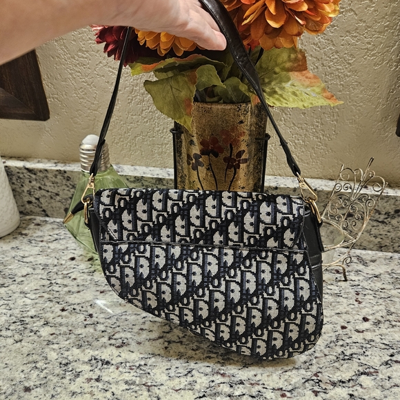 Black and White Shoulder Bag - Picture 4 of 6